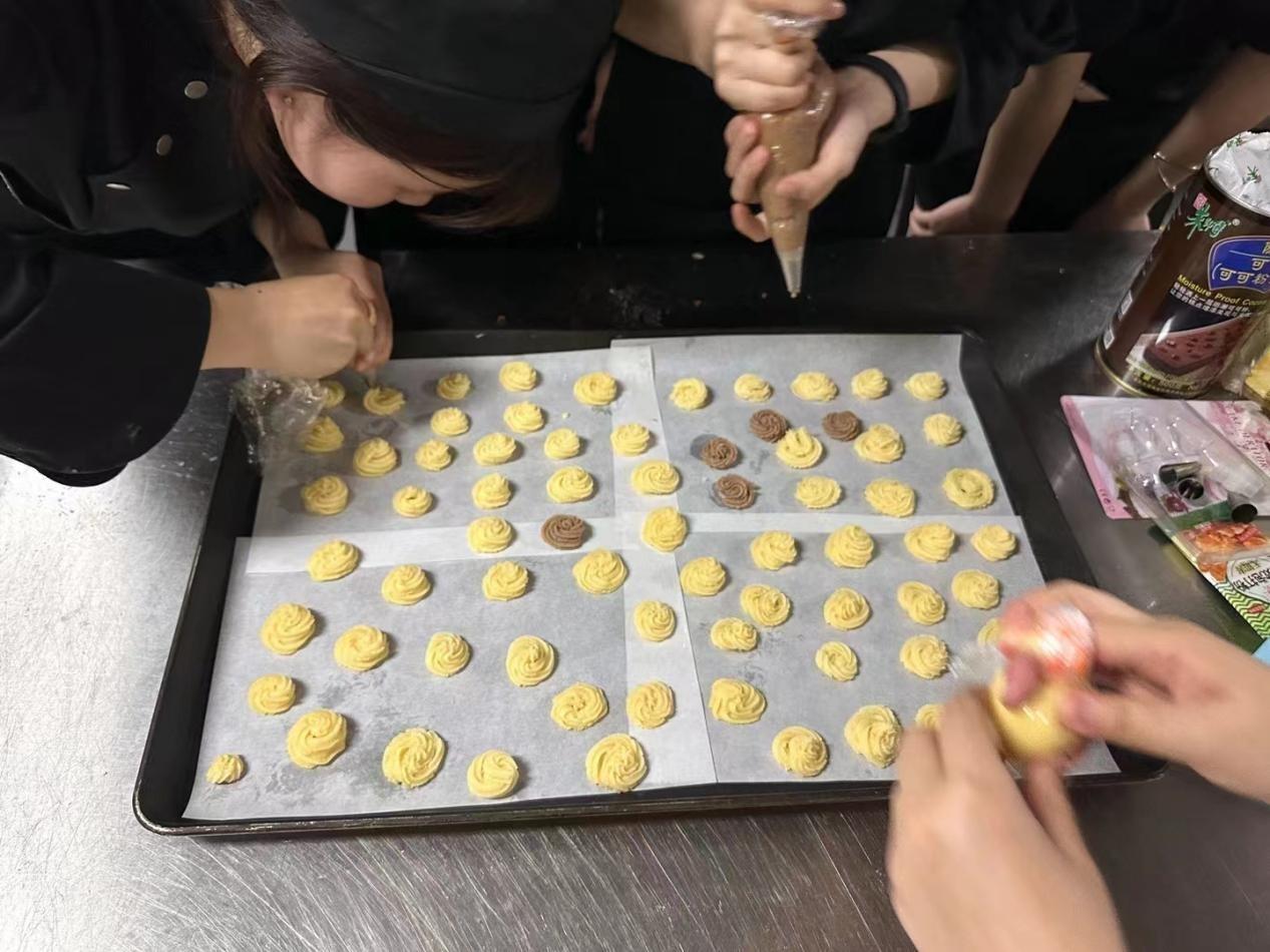 开心吃点心_吃点心的开心心情说说_开心点点饼干